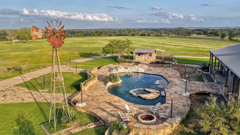 3805 Guenther Road La Grange, TX 78945
