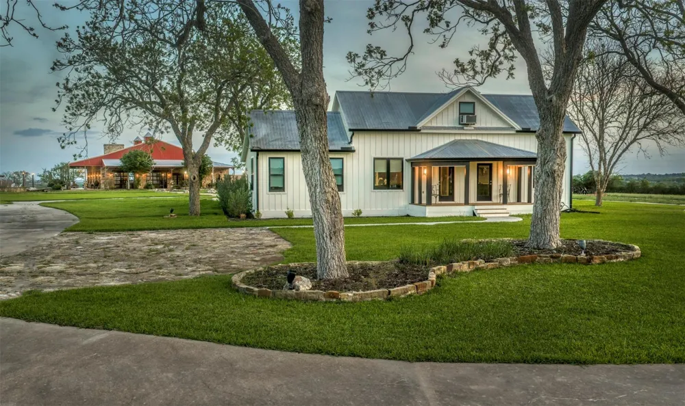 3805 Guenther Road La Grange, TX 78945