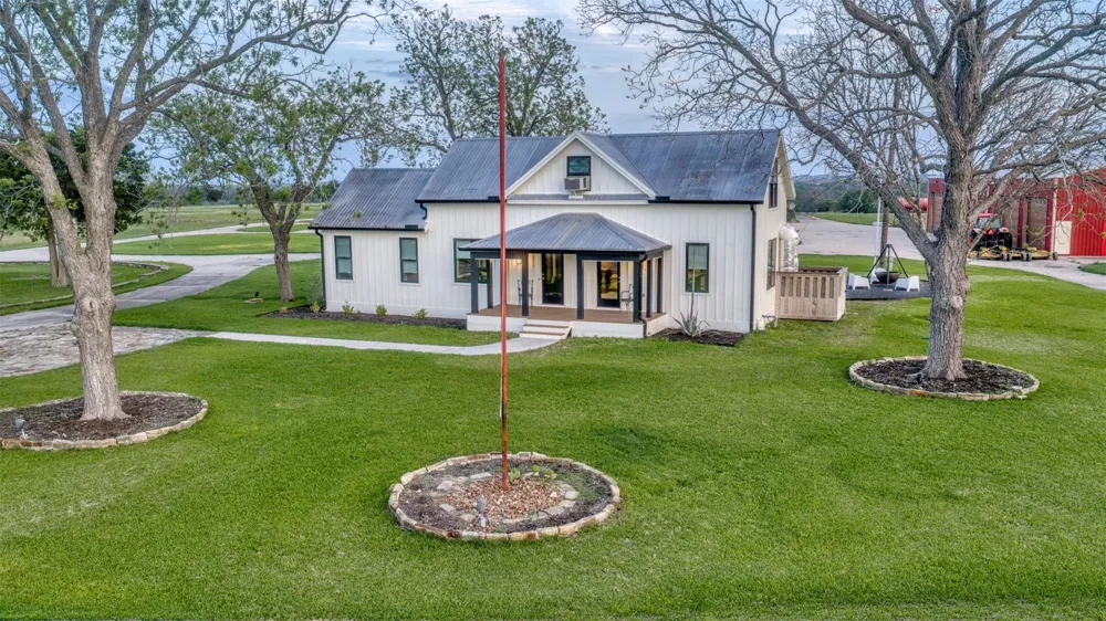 3805 Guenther Road La Grange, TX 78945
