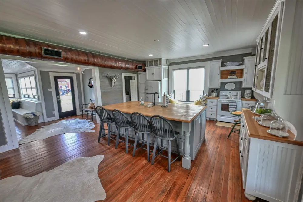 3805 Guenther Road La Grange, TX 78945