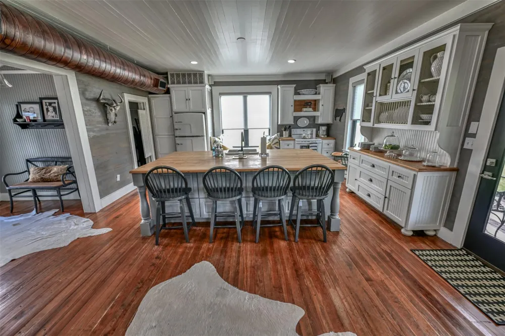 3805 Guenther Road La Grange, TX 78945
