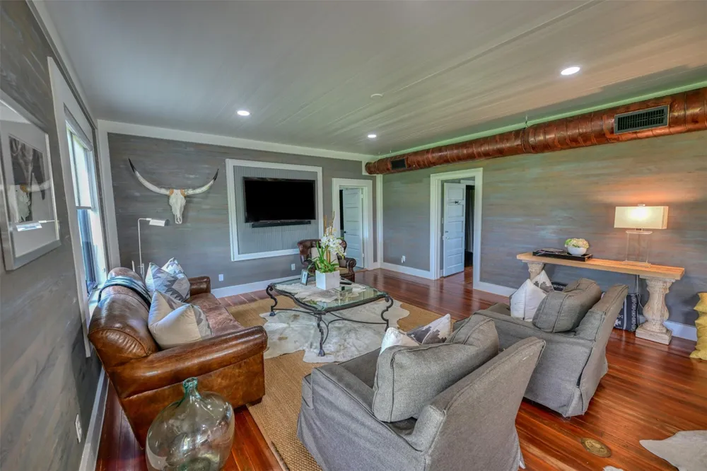 3805 Guenther Road La Grange, TX 78945