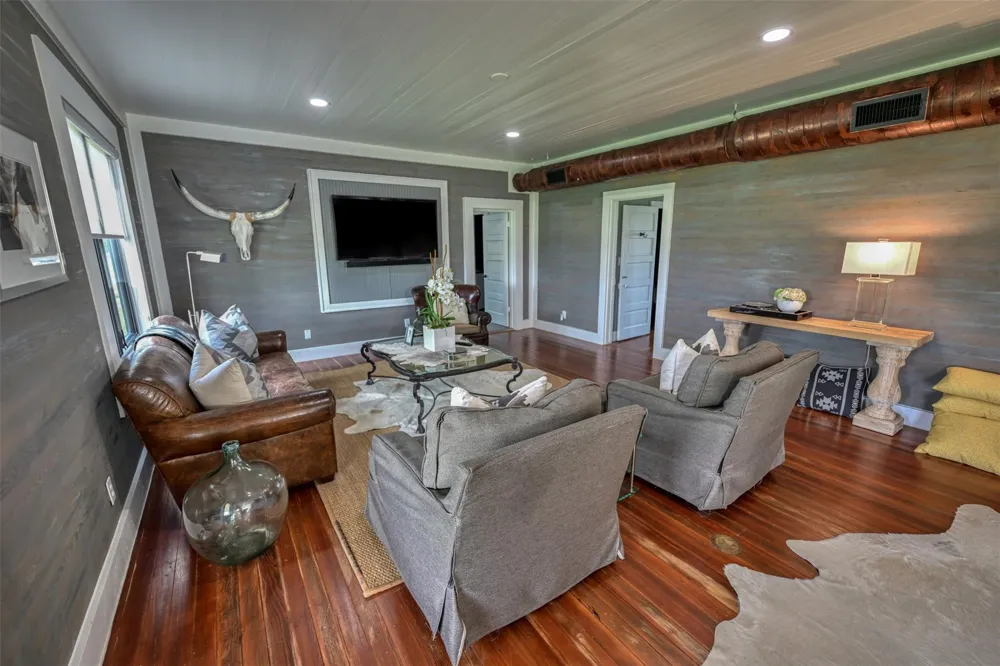 3805 Guenther Road La Grange, TX 78945