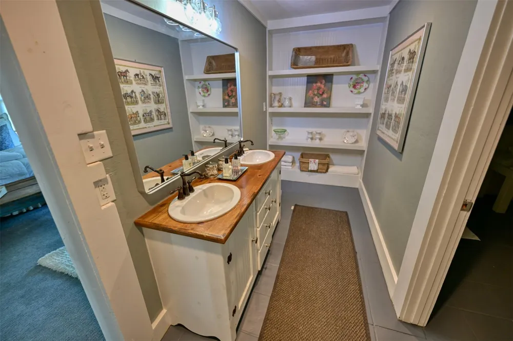 3805 Guenther Road La Grange, TX 78945