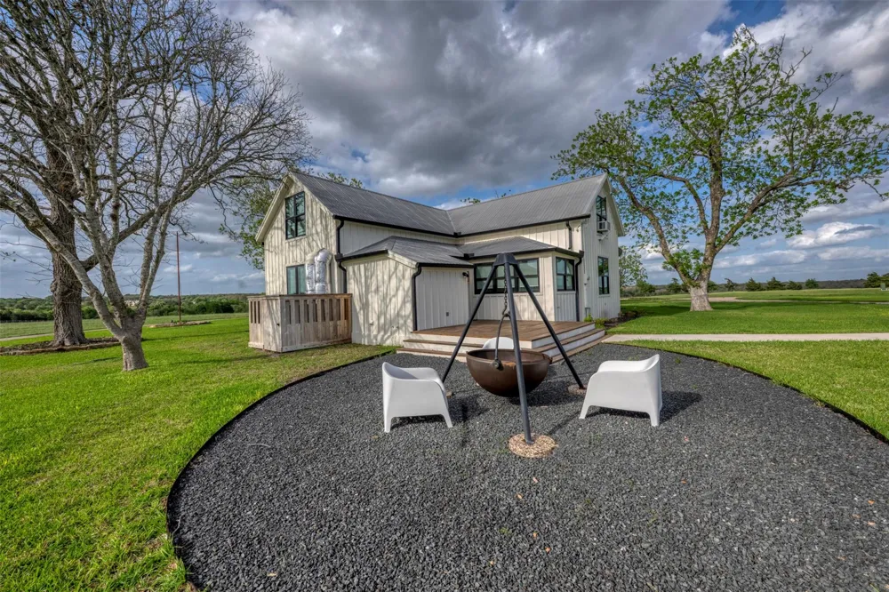 3805 Guenther Road La Grange, TX 78945