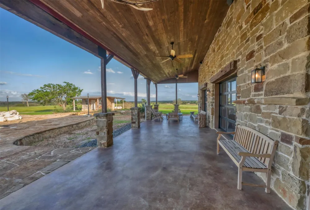 3805 Guenther Road La Grange, TX 78945