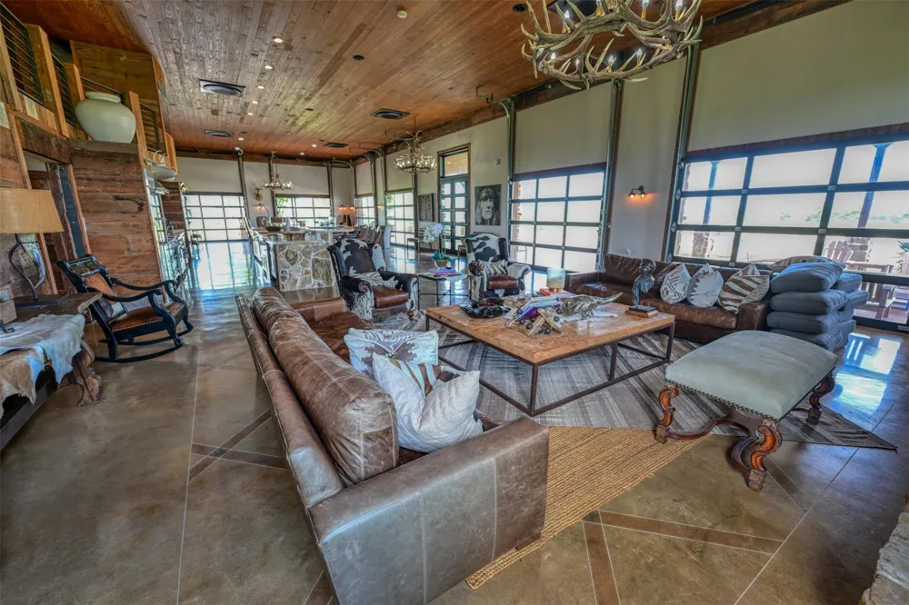 3805 Guenther Road La Grange, TX 78945
