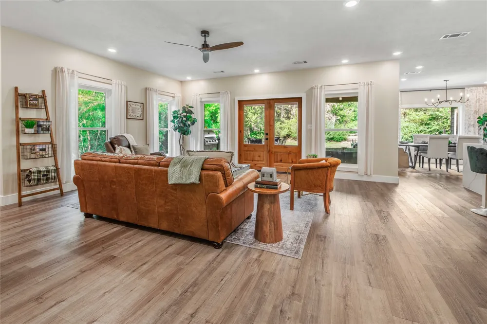 4855 Austins Creek Drive Bryan, TX 77808