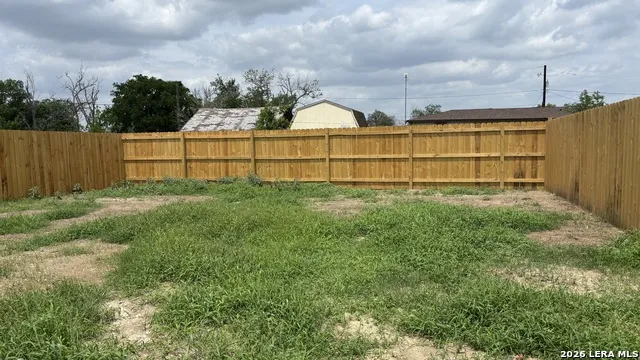 802 E 6th St. Nixon, TX 78140
