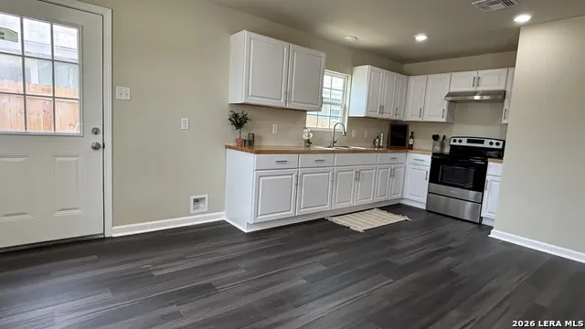 802 E 6th St. Nixon, TX 78140
