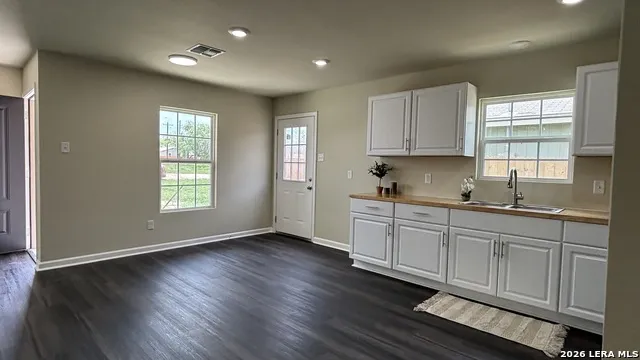 802 E 6th St. Nixon, TX 78140