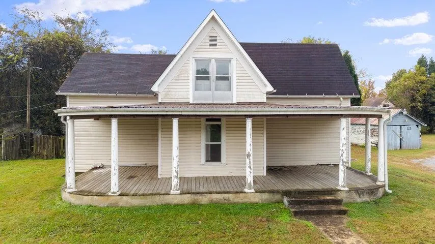 214 E Rhea Avenue Spring City, TN 37381