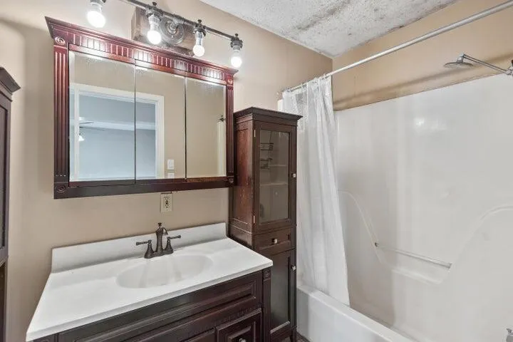 214 E Rhea Avenue Spring City, TN 37381