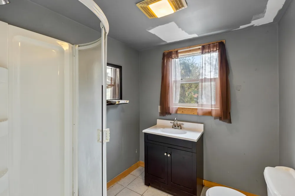 214 E Rhea Avenue Spring City, TN 37381