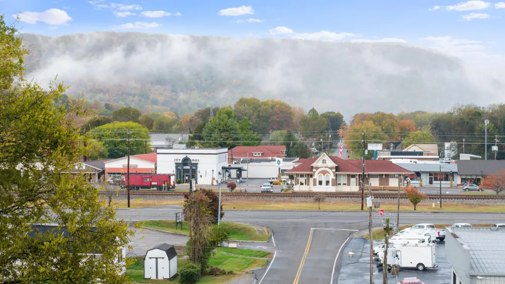 214 E Rhea Avenue Spring City, TN 37381