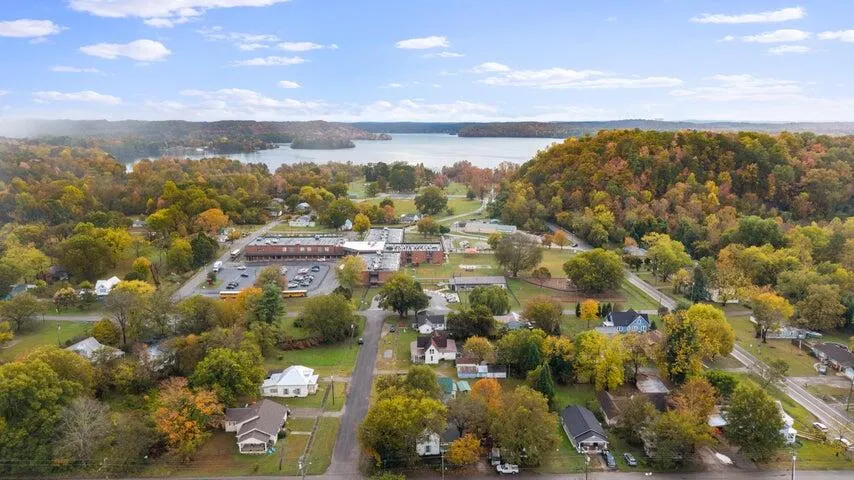 214 E Rhea Avenue Spring City, TN 37381