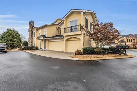 707 Renaissance Court