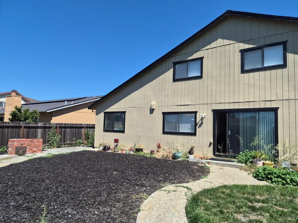1109 Canary Drive Suisun City, CA 94585