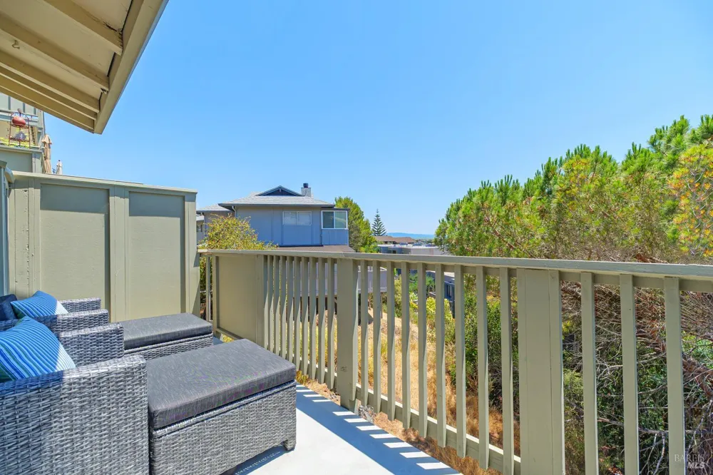 175 Upper Via Casitas Way ##2 Greenbrae, CA 94904