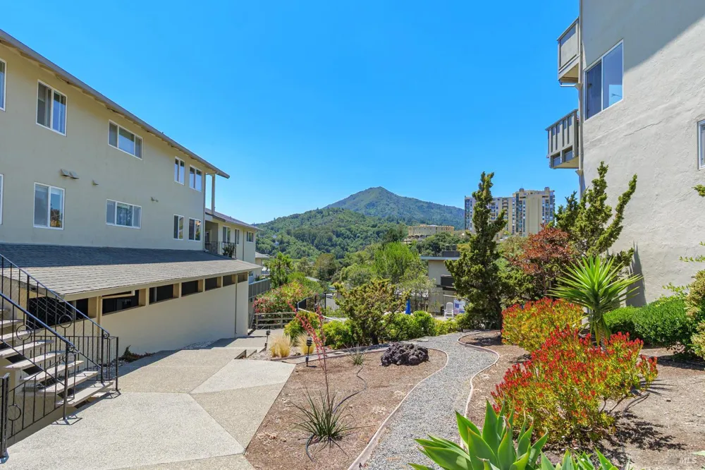175 Upper Via Casitas Way ##2 Greenbrae, CA 94904