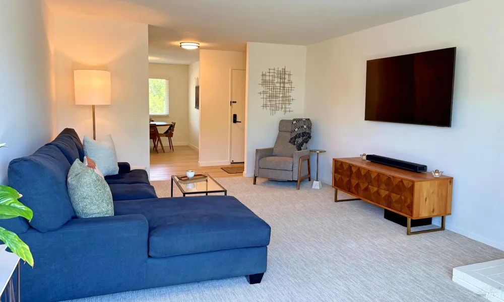 175 Upper Via Casitas Way ##2 Greenbrae, CA 94904