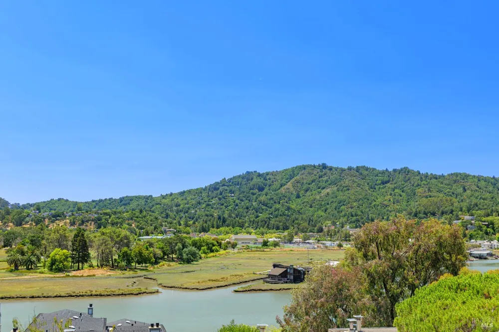 175 Upper Via Casitas Way ##2 Greenbrae, CA 94904