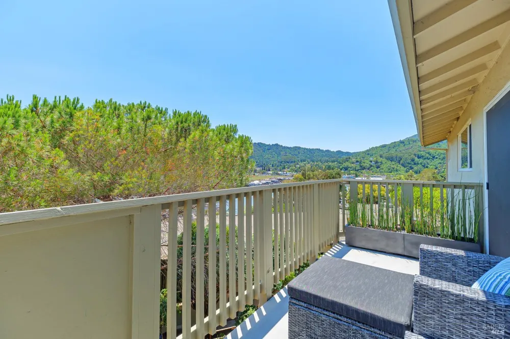 175 Upper Via Casitas Way ##2 Greenbrae, CA 94904