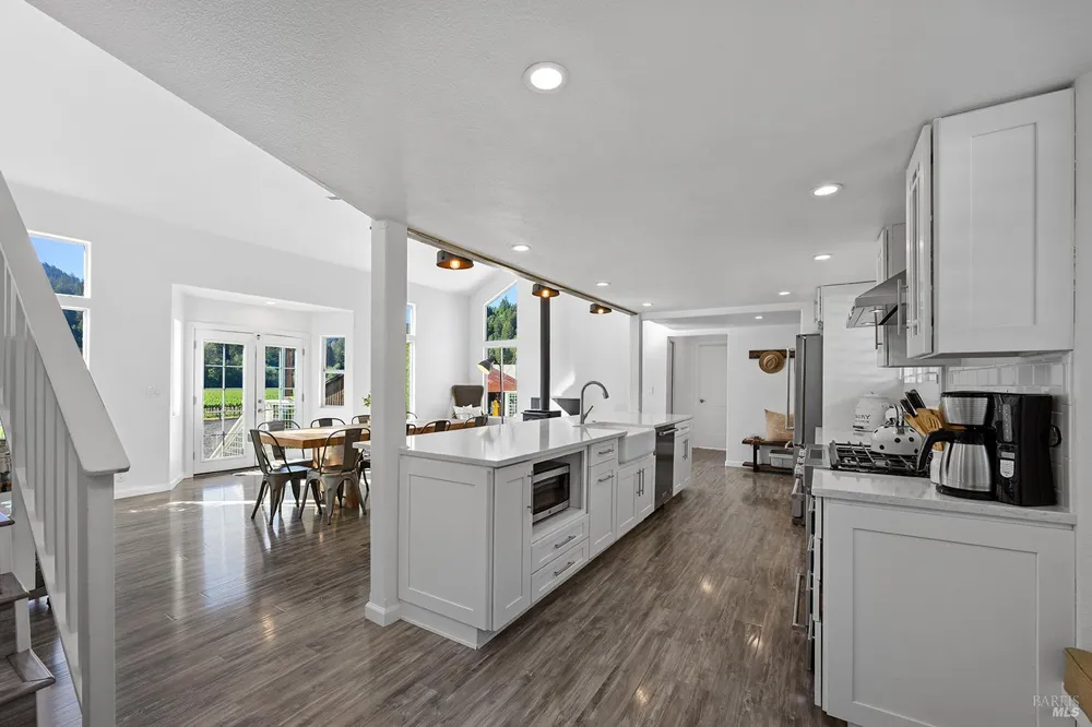 16530 Laughlin Road Guerneville, CA 95446