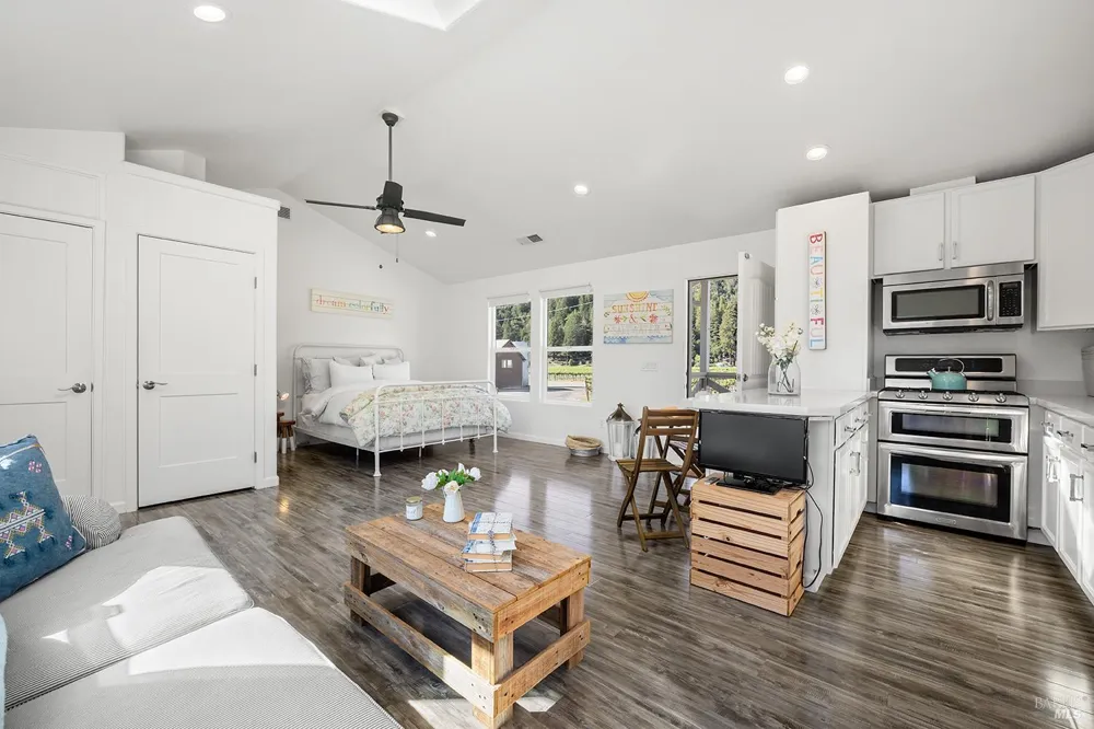 16530 Laughlin Road Guerneville, CA 95446