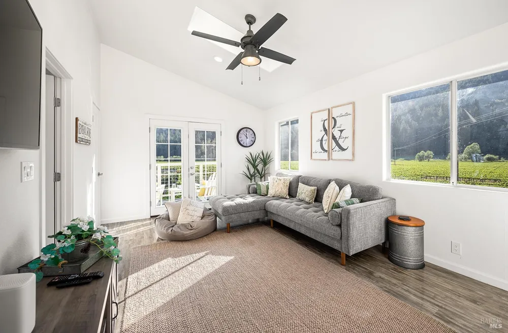 16530 Laughlin Road Guerneville, CA 95446