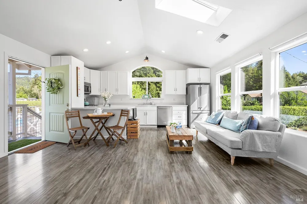 16530 Laughlin Road Guerneville, CA 95446