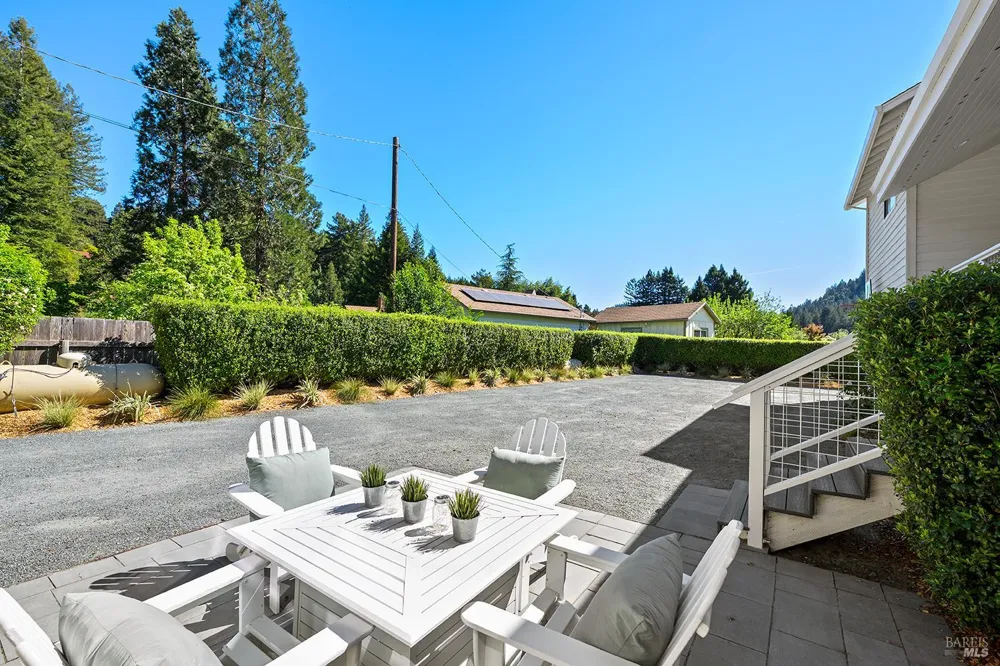 16530 Laughlin Road Guerneville, CA 95446