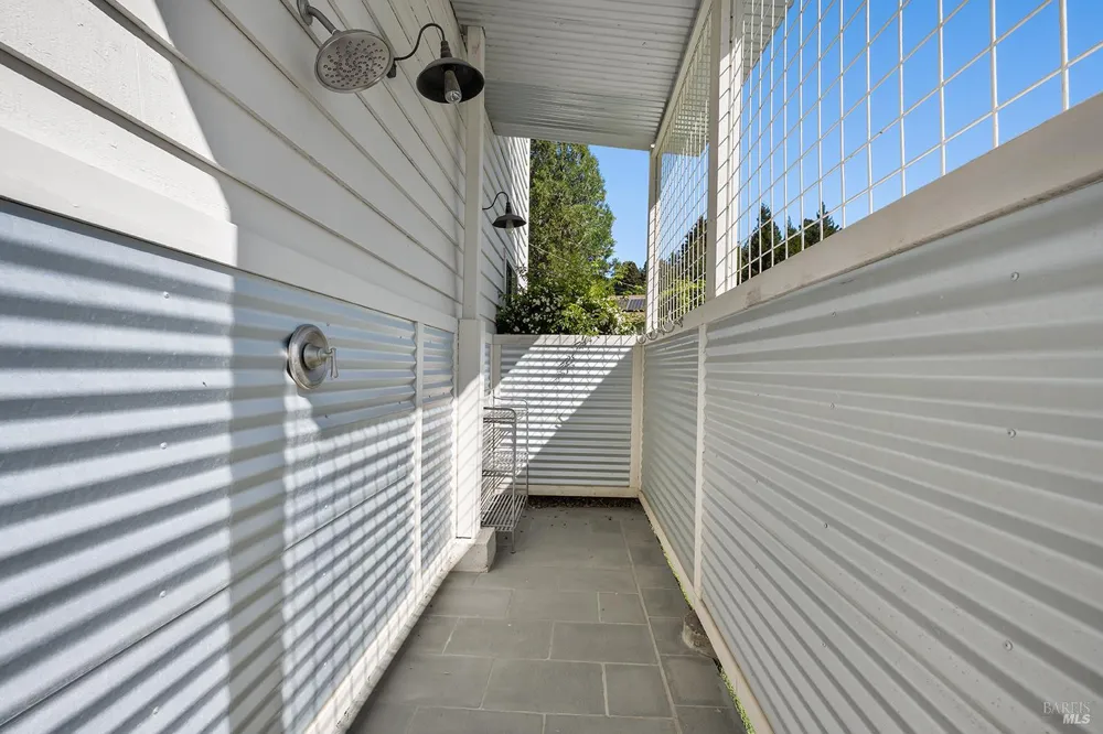 16530 Laughlin Road Guerneville, CA 95446