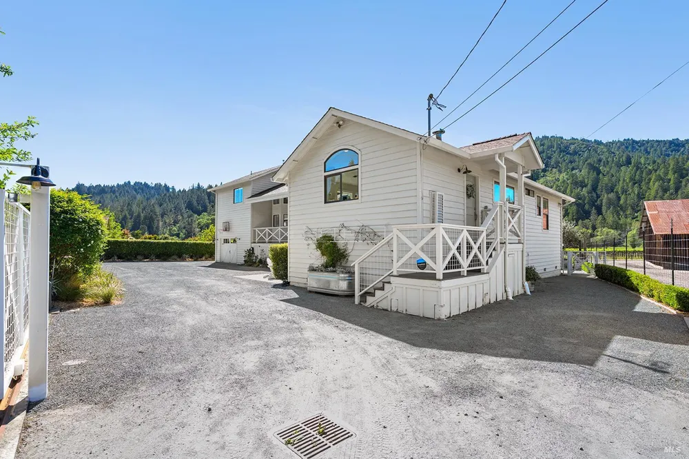16530 Laughlin Road Guerneville, CA 95446
