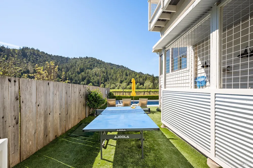 16530 Laughlin Road Guerneville, CA 95446