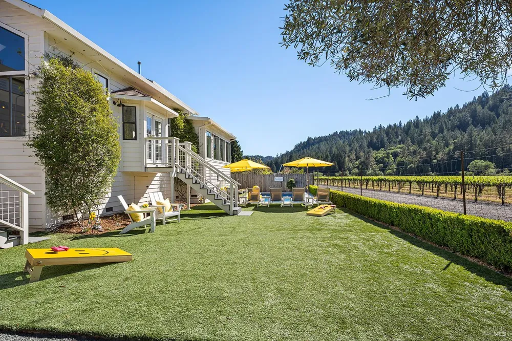 16530 Laughlin Road Guerneville, CA 95446