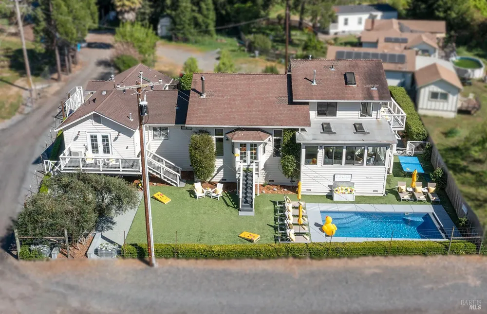 16530 Laughlin Road Guerneville, CA 95446