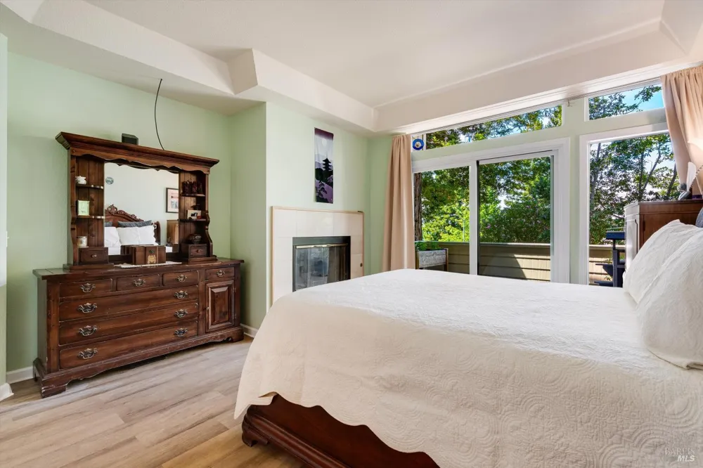 2008 Stonefield Lane Santa Rosa, CA 95403