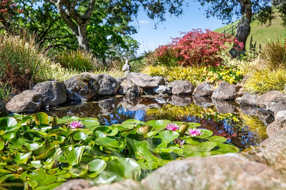 8373 Singing Hills Trail Santa Rosa, CA 95404