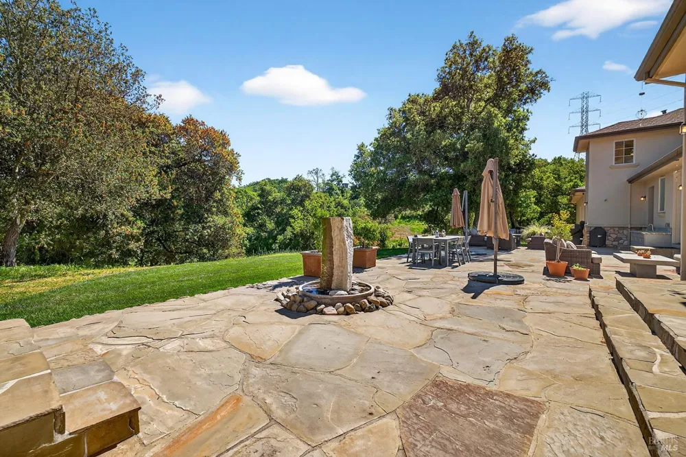 8373 Singing Hills Trail Santa Rosa, CA 95404