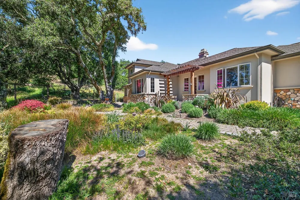 8373 Singing Hills Trail Santa Rosa, CA 95404