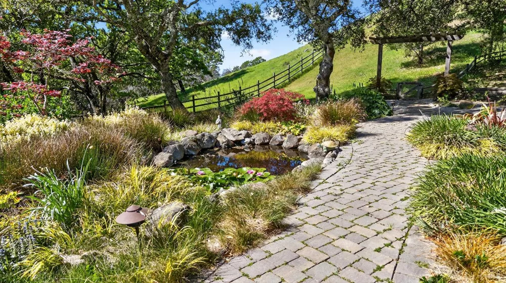 8373 Singing Hills Trail Santa Rosa, CA 95404