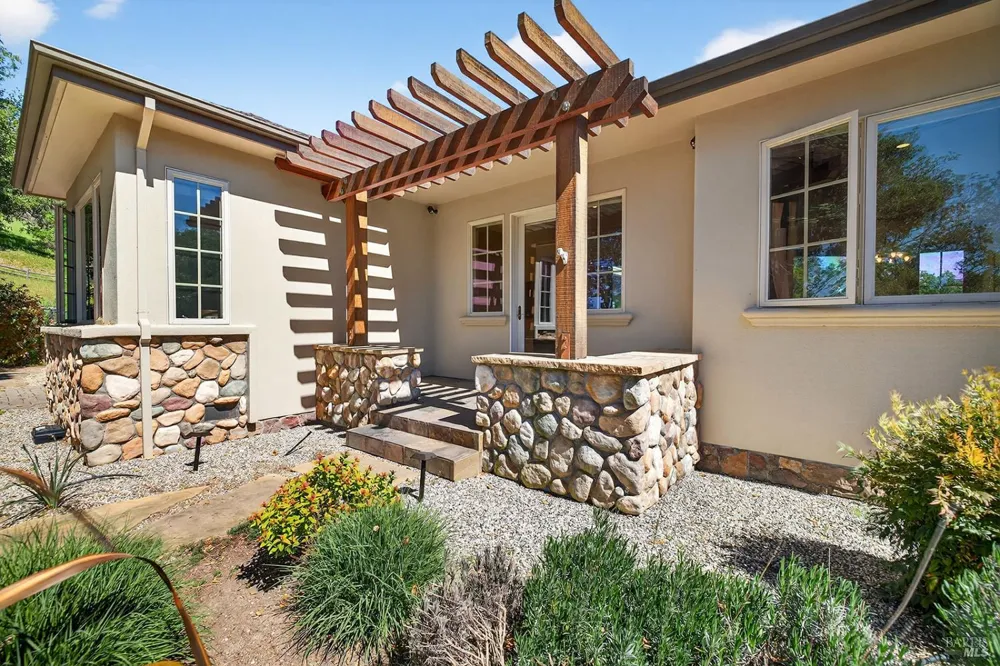 8373 Singing Hills Trail Santa Rosa, CA 95404