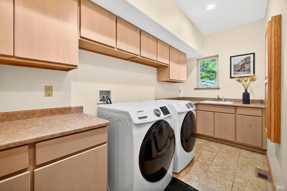 8373 Singing Hills Trail Santa Rosa, CA 95404