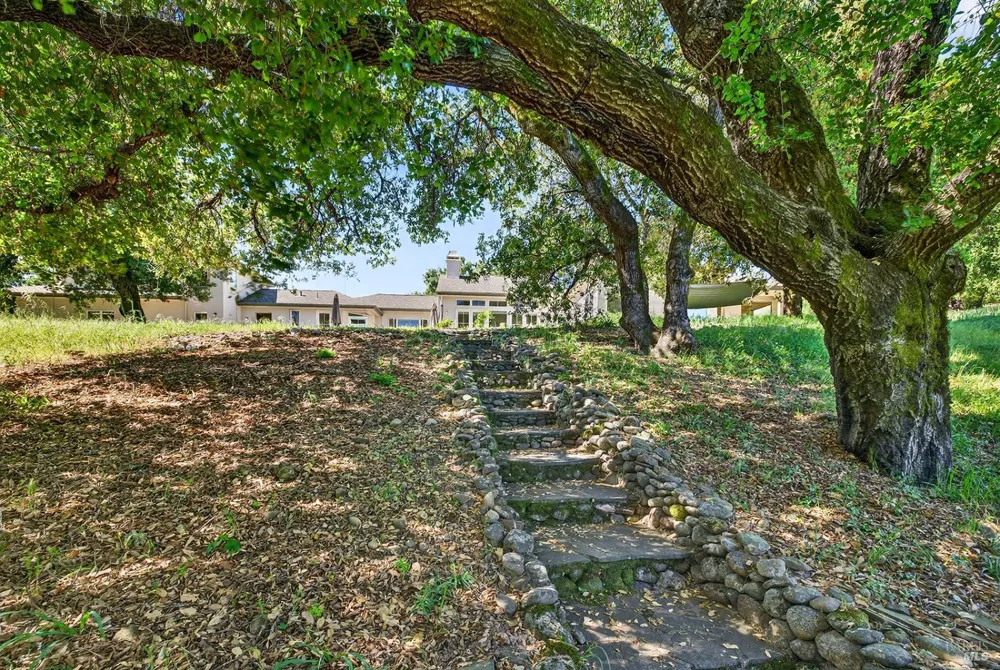 8373 Singing Hills Trail Santa Rosa, CA 95404