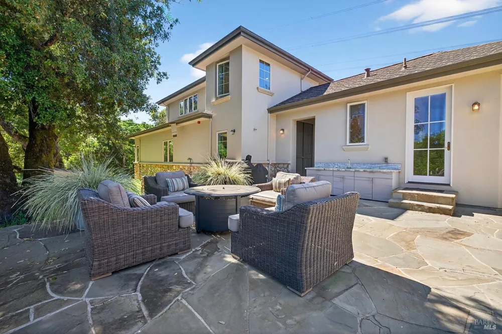 8373 Singing Hills Trail Santa Rosa, CA 95404