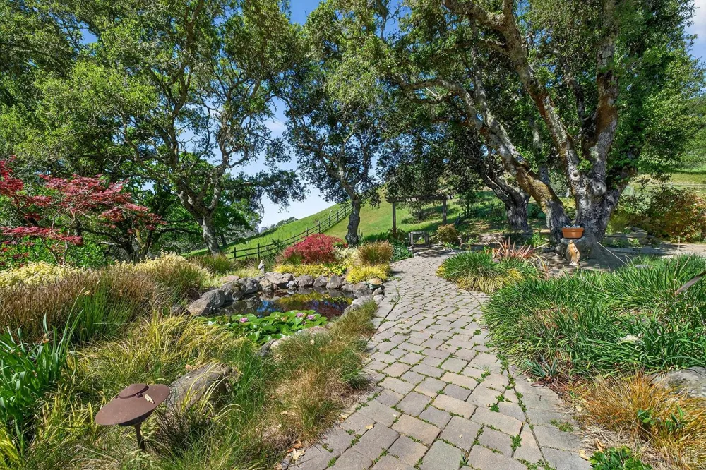 8373 Singing Hills Trail Santa Rosa, CA 95404