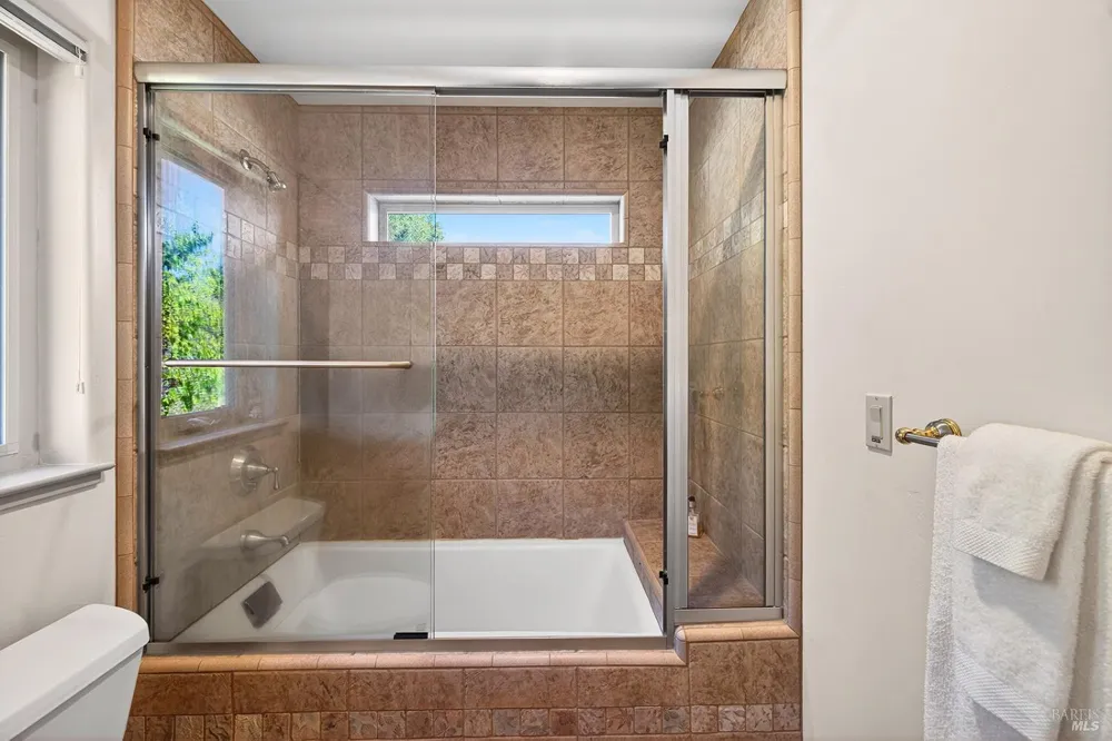 8373 Singing Hills Trail Santa Rosa, CA 95404