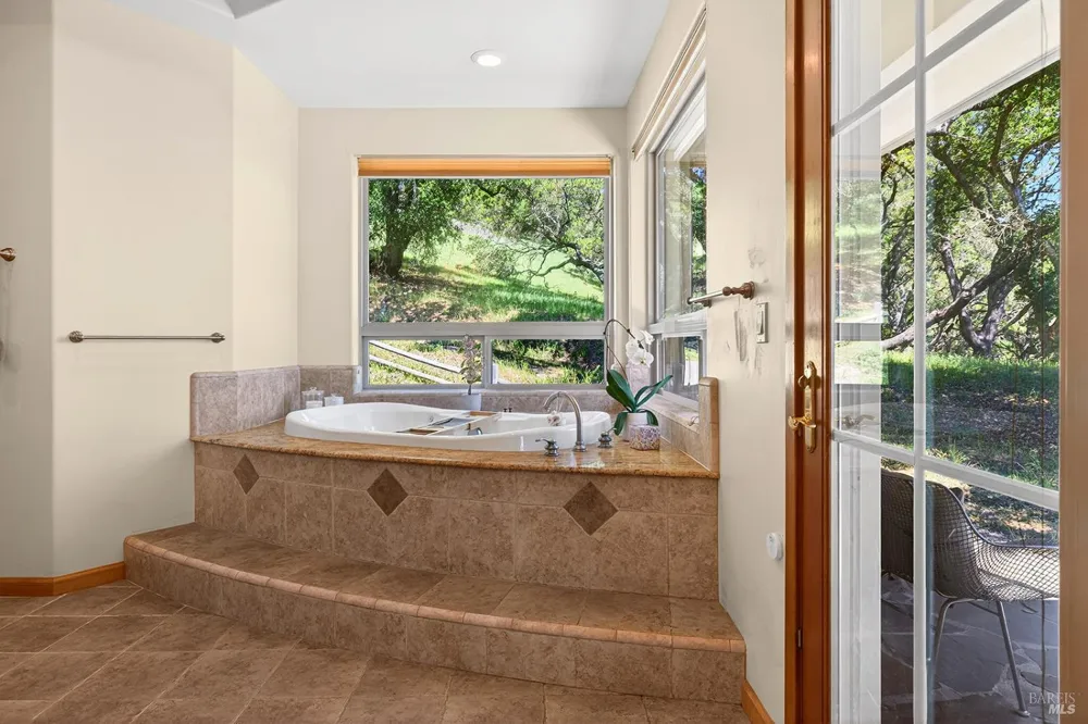 8373 Singing Hills Trail Santa Rosa, CA 95404