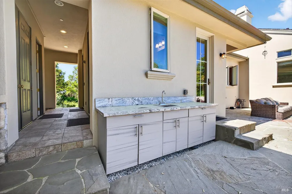 8373 Singing Hills Trail Santa Rosa, CA 95404